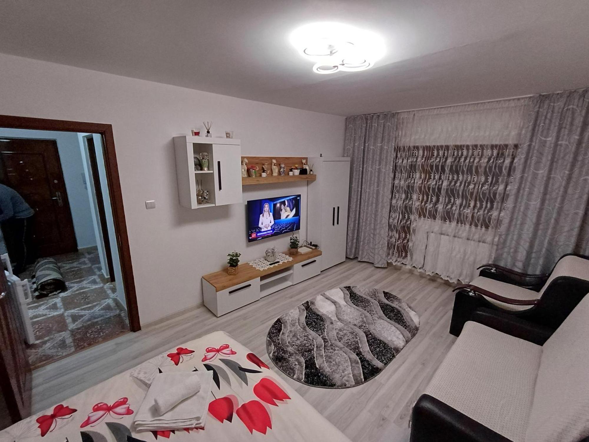 Garsoniera George Apartman Aknavásár Kültér fotó