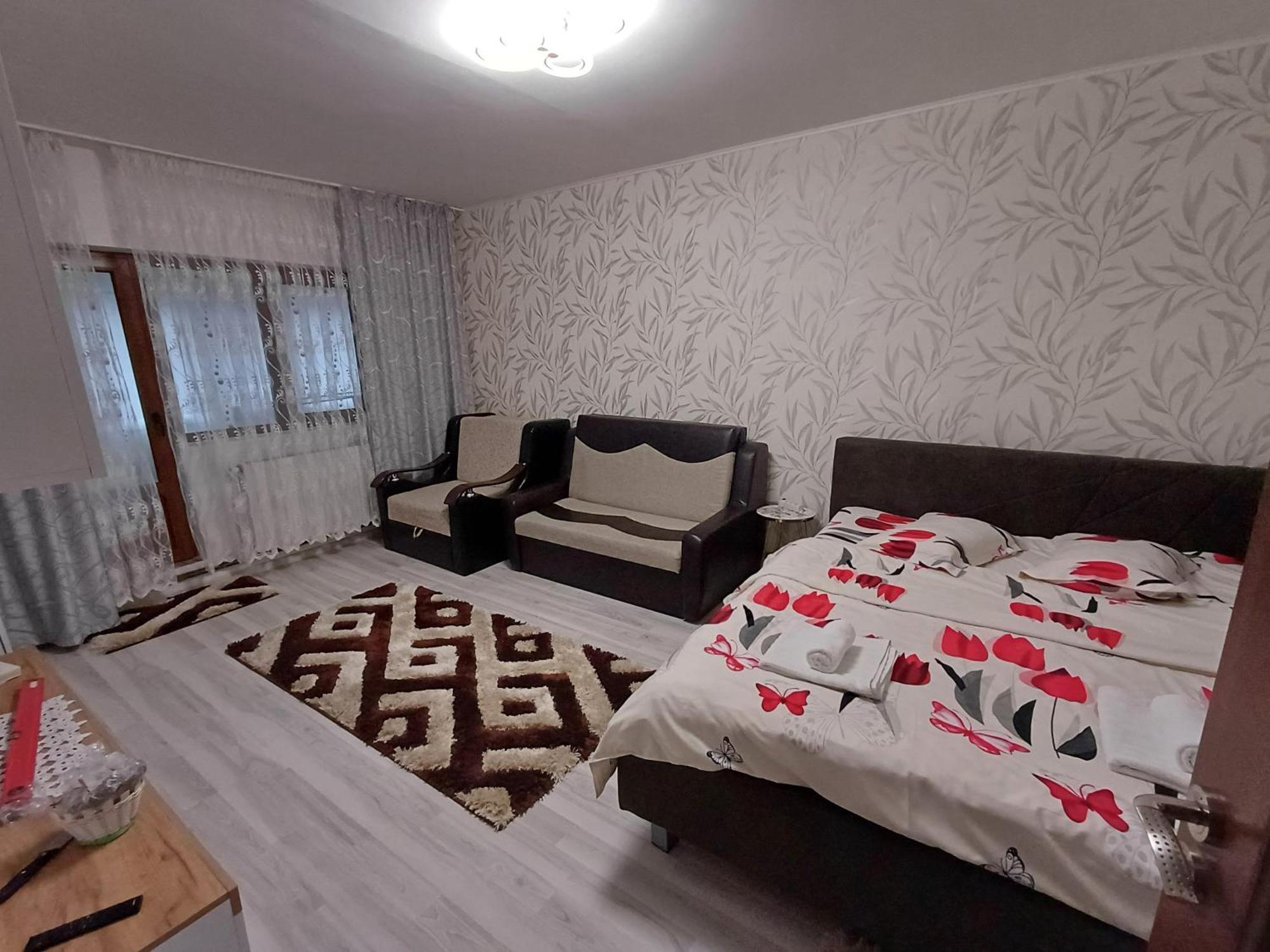 Garsoniera George Apartman Aknavásár Kültér fotó